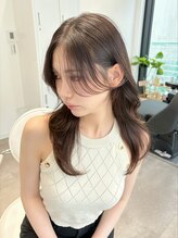 ラクシア(LucxiA) ナチュラルな抜け感レイヤーで小顔見せヘアに