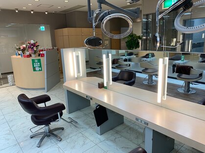 サロンズ ピフレ新長田店(SALONS)の写真