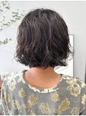 20代30代秋冬暗髪カラーレイヤーボブパーマ小顔ショート