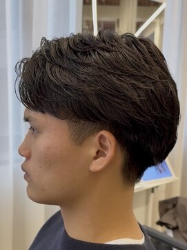 アコロン(acoron.) 短めセンターパート/毛流れ/ニュアンスパーマ/池袋メンズカット