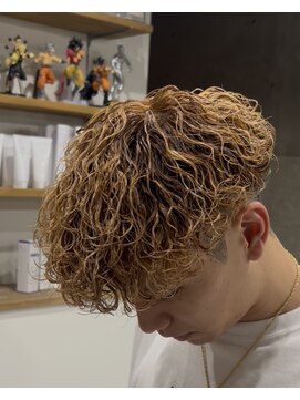 イーラ アメ村店(era) 波巻きパーマ　ツイストスパイラル眉カットメンズパーマ