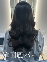 アミー 池袋(Ammy)&nbsp;コテ巻き風パーマ /韓国風パーマ/ブルーブラック/レイヤーカット