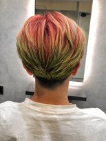 ソラヘアー(SORA hair)&nbsp;コーラルピンク×黄緑で魅せる個性派ショート