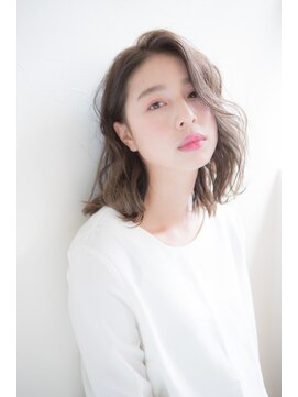 サロンドソン(salon de Son) 無造作なかき上げバングでヘルシーカジュアル