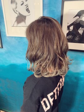 アスイン(asuin) アッシュ系バレイヤージュ