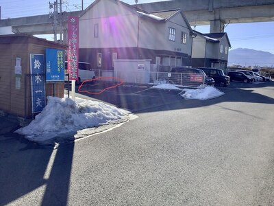 建物裏手の第三駐車場になります。