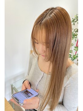 ハチ(hachi) まっすぐなりすぎないサラサラストレート