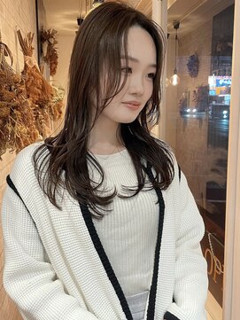 キュー(CUE) フェミニンロングレイヤー、髪質改善、ヘッドスパ