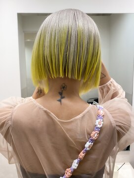 サロウィン 那覇店(SALOWIN) 切りっぱなしボブ＋ホワイトカラー＋イエローデザインカラー