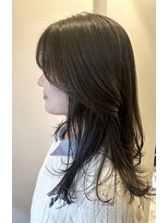 トレパルッキエーレ(tre parrucchiere)&nbsp;［-tre-］くびれ巻きレイヤー×ブルーシルバー