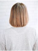 センターパートの切りっぱなしボブ