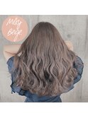 Milky beige.【担当 末吉】