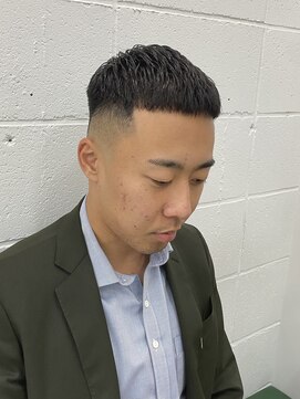 ウェルネス(Wellness) メンズスキンフェードクロップカットスタイル