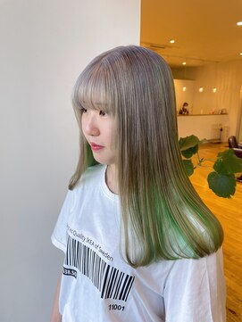 ルッツ(Lutz. hair design) ホワイトベージュ × ネオングリーン