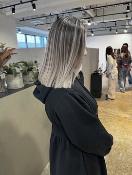 メリー オオサカ(Merly Osaka) サラサラな髪質とピッタリなバレイヤージュ_contrast gray_