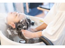 リリーヘアーリベート 浅草橋東口店(LiLiy hair LIBERT'E)の雰囲気（髪質改善で、雑誌・動画を楽しめる。おくつろぎのひとときを♪）