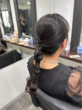 ルミュドゥプレシャス(LEMIEUX de precious) きれいめタイトローポニーテール