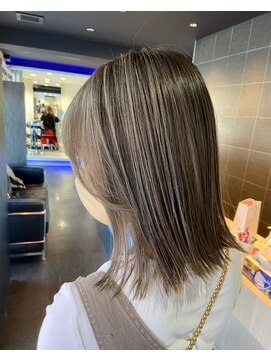 ブルーバイブレーション BlueVibration ボブ　外ハネ　ベージュ