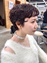 トゥコ(tuco)&nbsp;ピクシーショート、くるくるパーマ、オレンジブラウンカラー