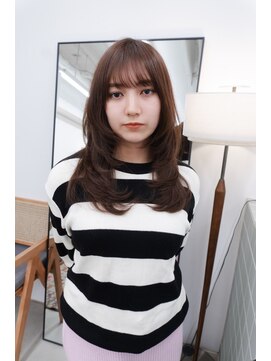 シカ(sica) レイヤーカットは髪の毛を軽く柔らかく見える!?