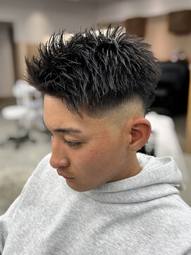 アンバー(UMBER) 短髪フェード フェードカット