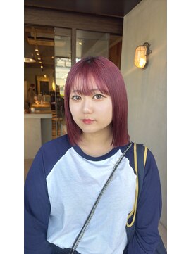 ロロネー(Lolonois) チェリーピンク×切りっぱなしボブ