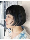 ミニボブにパープルアッシュのアクセサリーカラー