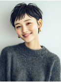 ショートオン眉前髪ショートレイヤースタイル
