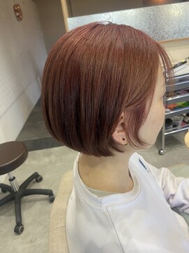 イロプラス( IRO＋) ショートボブ/耳掛けスタイル
