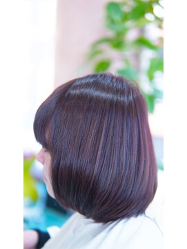 ピンクベージュなやわらかいボブ90