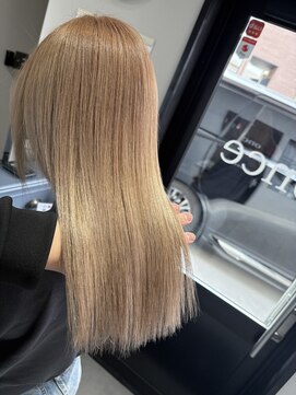 ワンス(once) ミルクティーグレージュ