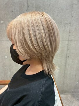 エヌアンドエー 草加店(N&A) おしゃれ女子のウルフカット×顔まわりレイヤー Wカラー