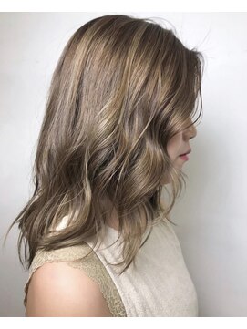 メロウ(MELLOW) 【細×多×グラデブリーチハイライト】×ハニーアッシュ