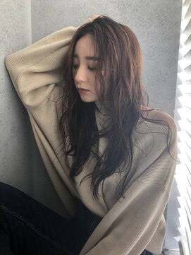 ヘアサロンM 新宿 ニュアンスセンターパート　【担当　古塩南実】