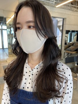 フォンズ(FONS) 小顔に見せるオルチャンヘア 流れる顔まわり グレージュ 暗め