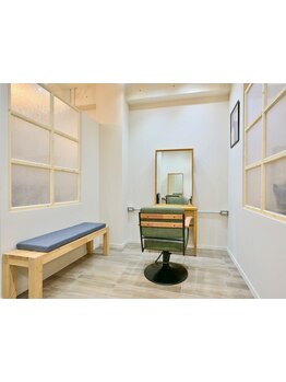 ゆったりと時間が流れるサロンタイムを…。真摯な接客でお客様を“もっとキレイに”