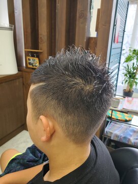 バーバースマイルケーアンドケー(BARBER SMILE K&K) ソフトモヒカン＆ライン付き