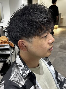 ヒュイル バイ ニアウ(Hwyl by Niau) メンズマッシュパーマツイストパーマスパイラルパーマ刈り上げ