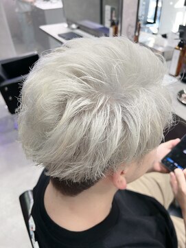 メゾンセブンルックス 宇都宮簗瀬店(Maison 7LOOKS) メンズ×ホワイトブリーチ《平畑》