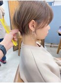 くすみベージュ/細めハイライト/ショート/白髪ぼかし/小顔/新宿