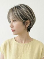 シオミエイチ タイムレス 垂水(shiomi H timeless)&nbsp;白髪ぼかしハイライトで魅せる立体感ショート
