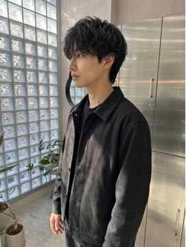 フィグバイアルテフィーチェ(fig by artefice) 韓国マッシュフェザーパーマニュアンスパーマセンターパート黒髪