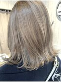 ホワイトグレーベージュ×ケアブリーチ【池袋/20代/30代/40代】
