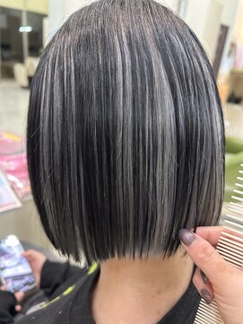 シュウ 西尾店(Shu) ブラック×グレー