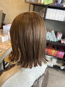 アチーブリス(achieve Liss) ヴィラロドラカラーライトベージュ外ハネ小顔切りっぱなしボブ