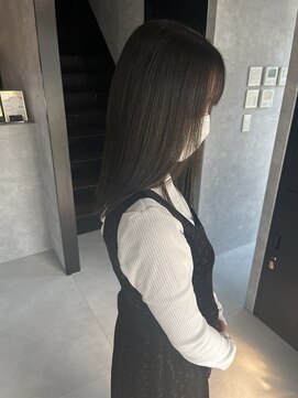 リル(LiLu) 艶髪グレージュカラー