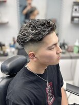 刈部倶楽舞&nbsp;極道パーマ/スキンフェード/ホワイトメッシュ/アップバング/