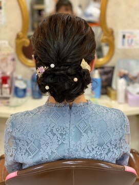 美容室 ティンカーベル シニヨン