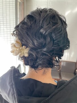 パリスパート2 柔らか 波ウェーブ サイド ツイスト シニヨン ヘアアレンジ