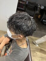 エヌプラス(N+)&nbsp;刈り上げセンターパートサーフカールブルーブラッフェザーパーマ